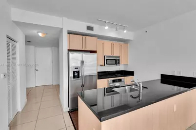 79 SW 12th St #1210, Miami, FL 33130 - Photo 4