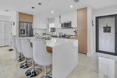 8818 SW 16th St, Miami, FL 33165 - Photo 6