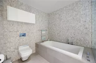 88 SW 7th St, Miami, FL 33130 - Photo 24