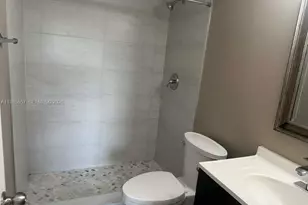 8185 NW 7th St, Miami, FL 33126 - Photo 14