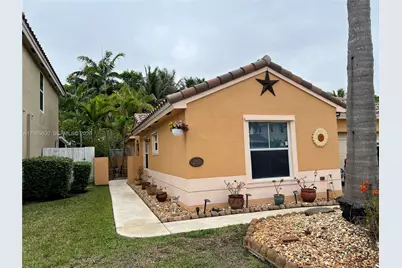 2102 NW 193rd Ave, Pembroke Pines, FL 33029 - Photo 2