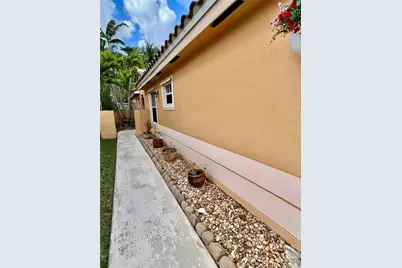 2102 NW 193rd Ave, Pembroke Pines, FL 33029 - Photo 8