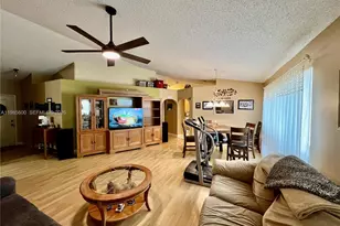 2102 NW 193rd Ave, Pembroke Pines, FL 33029 - Photo 14