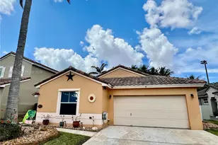 2102 NW 193rd Ave, Pembroke Pines, FL 33029 - Photo 2