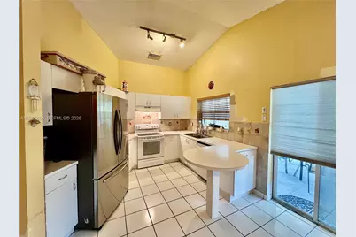2102 NW 193rd Ave, Pembroke Pines, FL 33029 - Photo 10