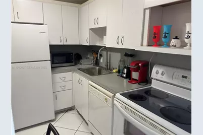 3675 N Country Club Dr #508, Aventura, FL 33180 - Photo 2
