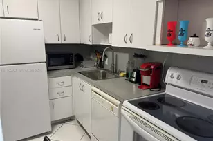 3675 N Country Club Dr, Aventura, FL 33180 - Photo 2