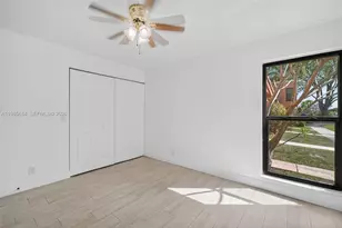 1451 NW 92nd Ave, Pembroke Pines, FL 33024 - Photo 20