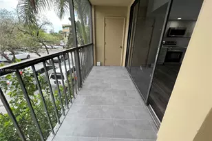 8635 NW 8th St, Miami, FL 33126 - Photo 16
