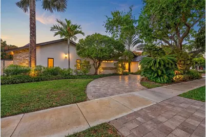 8263 SW 160th St, Palmetto Bay, FL 33157 - Photo 2