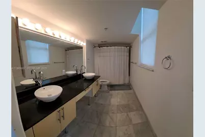 31 SE 5th St #1110, Miami, FL 33131 - Photo 14