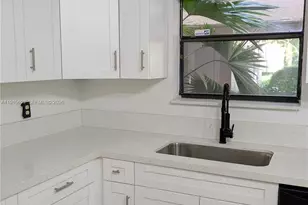 601 Ives Dairy Rd, Miami, FL 33179 - Photo 36