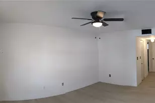 601 Ives Dairy Rd, Miami, FL 33179 - Photo 16