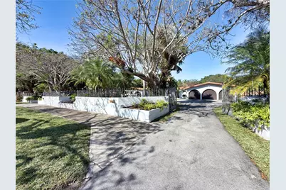 7925 SW 124th St, Pinecrest, FL 33156 - Photo 4