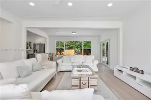10801 Peachtree Dr, Miami, FL 33161 - Photo 8