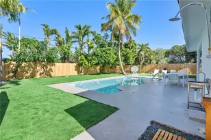 10801 Peachtree Dr, Miami, FL 33161 - Photo 16