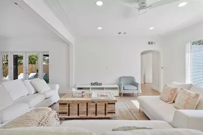 10801 Peachtree Dr, Miami, FL 33161 - Photo 18