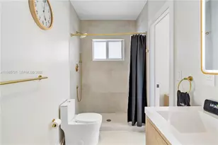 10801 Peachtree Dr, Miami, FL 33161 - Photo 26