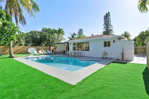 10801 Peachtree Dr, Miami, FL 33161 - Photo 2