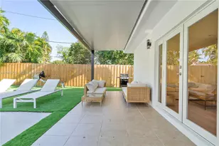 10801 Peachtree Dr, Miami, FL 33161 - Photo 30