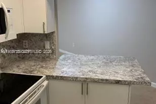 8353 Lake Dr, Doral, FL 33166 - Photo 36