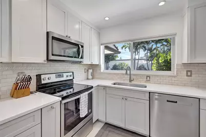 2506 NE 30th St, Fort Lauderdale, FL 33306 - Photo 12