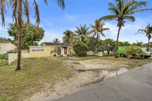 1675 NE 160th St, North Miami Beach, FL 33162 - Photo 2