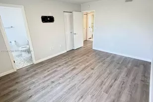 5290 W 21st Ct, Hialeah, FL 33016 - Photo 12