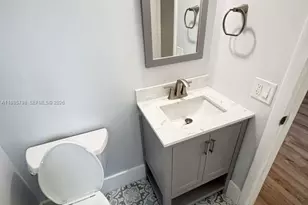 5290 W 21st Ct, Hialeah, FL 33016 - Photo 14