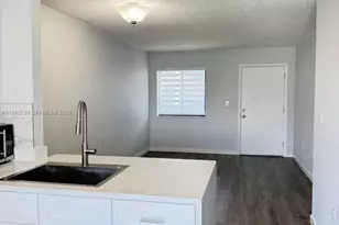 5290 W 21st Ct, Hialeah, FL 33016 - Photo 2