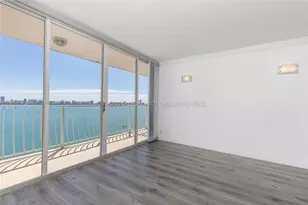 7601 E Treasure Dr, North Bay Village, FL 33141 - Photo 24