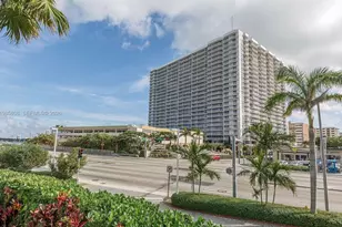 7601 E Treasure Dr, North Bay Village, FL 33141 - Photo 42