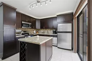 752 NW 98th Way, Plantation, FL 33324 - Photo 8