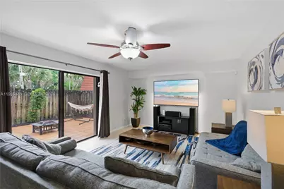 752 NW 98th Way, Plantation, FL 33324 - Photo 4