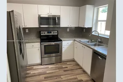 14117 N Forest Oak Cir, Davie, FL 33325 - Photo 8