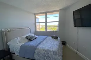 1100 St Charles Pl, Pembroke Pines, FL 33026 - Photo 16