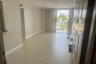 8075 NW 7th St, Miami, FL 33126 - Photo 14
