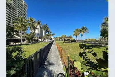 2555 Collins Ave #2002, Miami Beach, FL 33140 - Photo 60