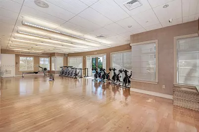 20000 E Country Club Dr #412, Aventura, FL 33180 - Photo 32