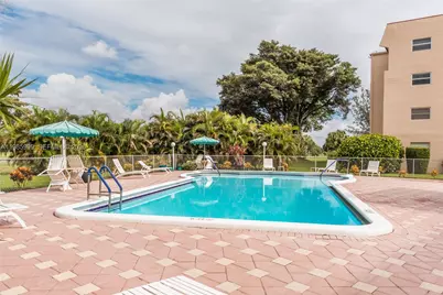 1020 Country Club Dr #305, Margate, FL 33063 - Photo 28