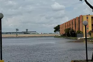 4717 NW 7th St, Miami, FL 33126 - Photo 8