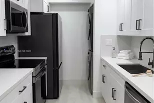 220 Lakeview Dr, Weston, FL 33326 - Photo 4