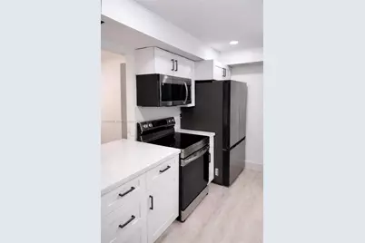 220 Lakeview Dr #102, Weston, FL 33326 - Photo 2