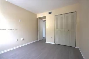 10233 NW 9th St Cir, Miami, FL 33172 - Photo 6