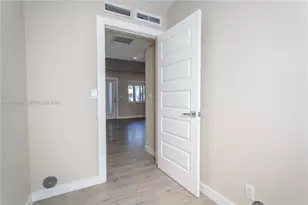 2400 NE 26th St, Fort Lauderdale, FL 33305 - Photo 14
