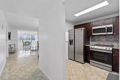 9540 Sunrise Lakes Blvd #103, Sunrise, FL 33322 - Photo 4