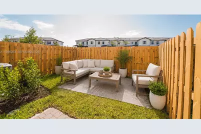 2620 SE 28th Dr, Homestead, FL 33035 - Photo 8