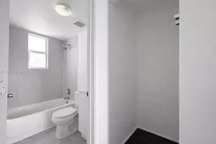 540 NW 7th St, Miami, FL 33136 - Photo 6