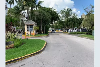 8215 Lake Dr #201, Doral, FL 33166 - Photo 20