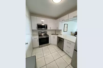 5601 Collins Ave #1524, Miami Beach, FL 33140 - Photo 4